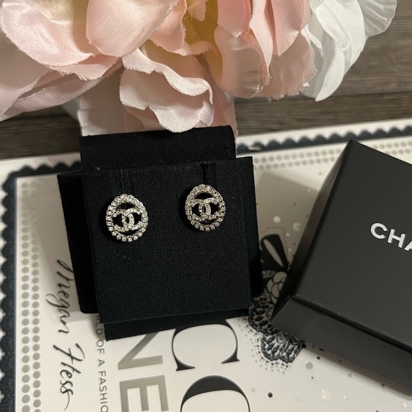 Chanel Crystal CC Oval Stud Earrings - AUTH - Picture 1 of 10